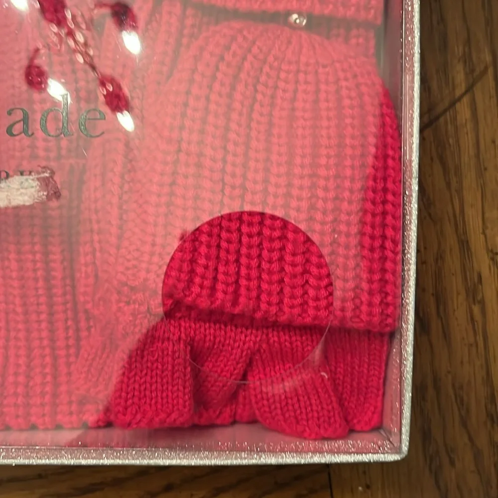 Kate Spade‎ chenille patch hat and mitten set, NWOT